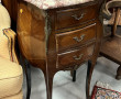 Chevet de style Louis XV en placage, ouv