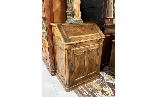 Bureau de pente en bois, travail ancien.