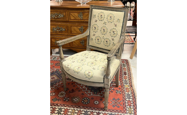 Fauteuil en bois laqué gris, assise et d