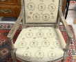 Fauteuil en bois laqué gris, assise et d