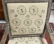 Fauteuil en bois laqué gris, assise et d