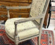 Fauteuil en bois laqué gris, assise et d