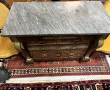 Commode en placage d'acajou et garniture