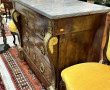 Commode en placage d'acajou et garniture