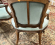 Paire de fauteuils cabriolet en bois nat