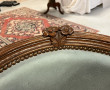 Paire de fauteuils cabriolet en bois nat