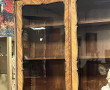 Bibliothèque vitrée en placage et marque