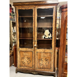 Bibliothèque vitrée en placage et marque