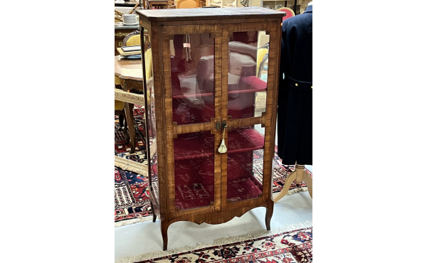 Vitrine vitrée sur 3 faces en placage, o