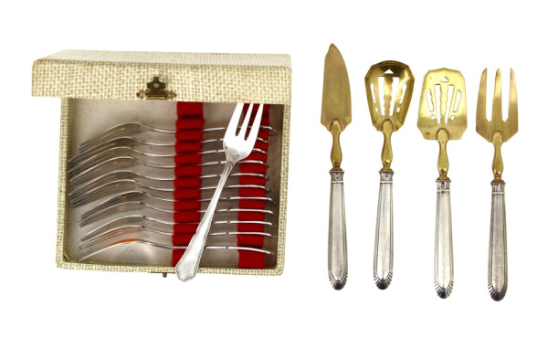 12 fourchettes à gâteaux en métal argent