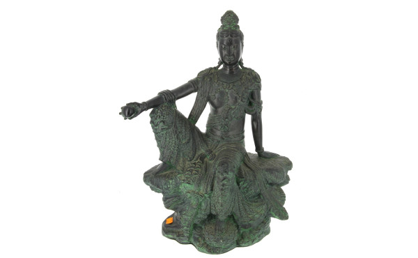 Divinité asiatique, sujet en métal à pat