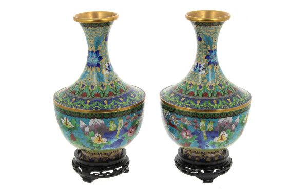 CHINE - Paire de vases en cloisonné à dé
