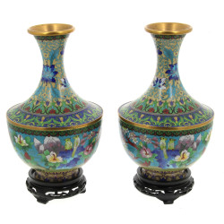 CHINE - Paire de vases en cloisonné à dé
