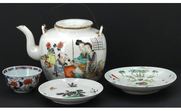 CHINE XIXème - Théière en porcelaine bla