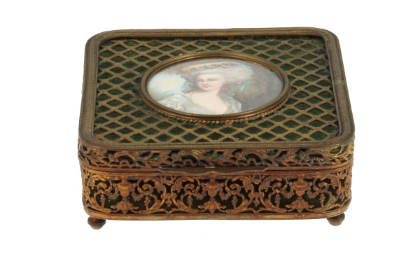 Coffret à bijoux vers 1900 en laiton ajo