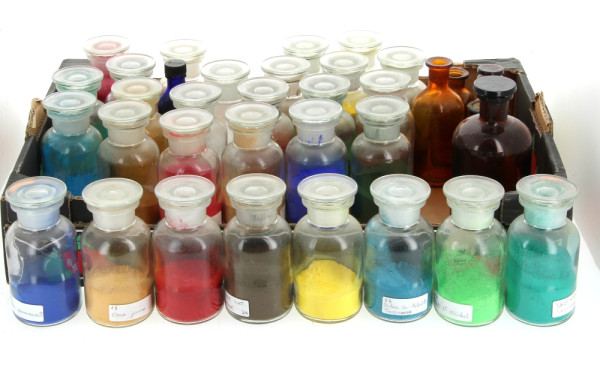 Ensemble de flacons de pigments anciens 