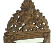 Miroir à parecloses en métal au repoussé