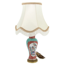 Pied de lampe en porcelaine dans la goût