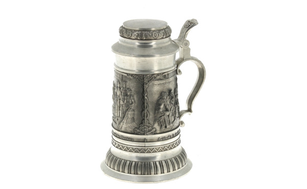 Chope à bière en étain à décor de scènes