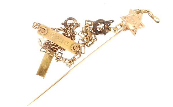 Epingle à cravate en or 18 carats : on y