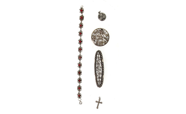 Lot de 3 bijoux en argent : une broche r