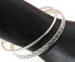 Un bracelet jonc et un bracelet jonc ouv