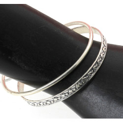 Un bracelet jonc et un bracelet jonc ouv