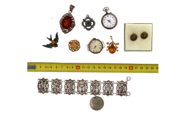 Lot de bijoux anciens : 2 montres de col