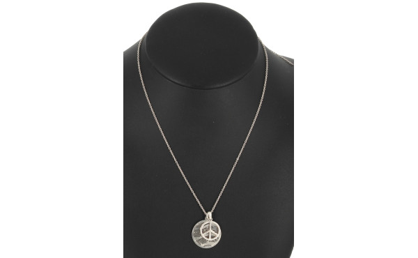 Chaîne et 2 pendentifs en argent, dont u
