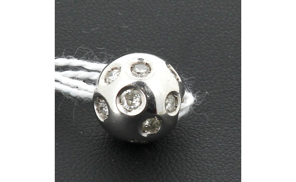 Pendentif sphérique en or gris 18 carats