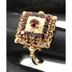 Bague en or jaune 18 carats, poinçon têt