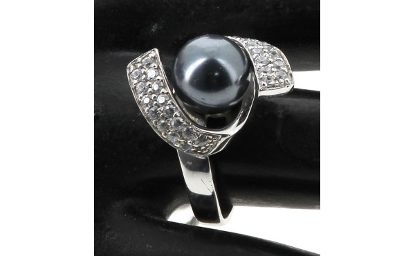 Bague en argent sertie d'une perle grise