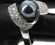 Bague en argent sertie d'une perle grise
