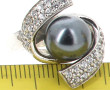Bague en argent sertie d'une perle grise