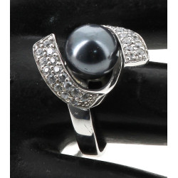 Bague en argent sertie d'une perle grise