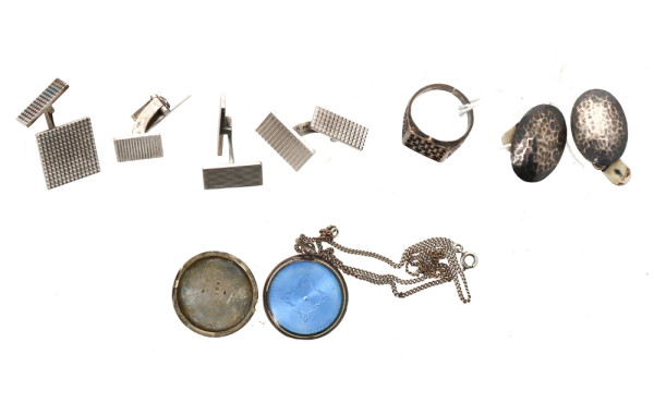 Trois paires de boutons de manchette en 