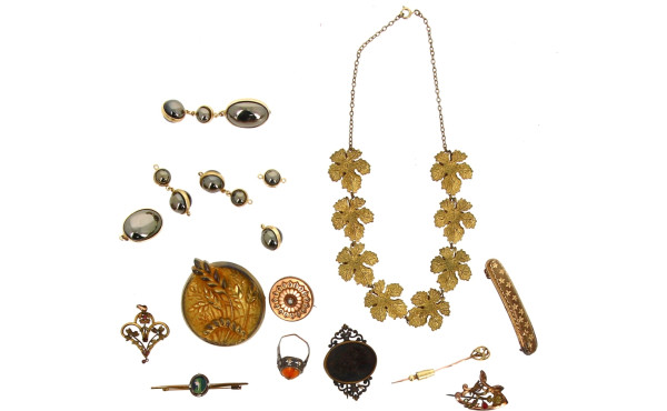 Lot de bijoux fantaisie anciens dont col
