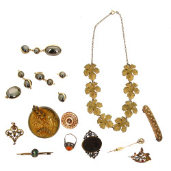 Lot de bijoux fantaisie anciens dont col