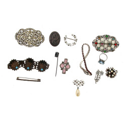 Lot de bijoux fantaisie anciens dont bra