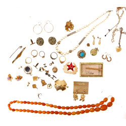 Lot de bijoux fantaisie divers dont pend