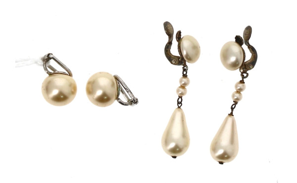 Deux paire de clips d'oreilles en perles
