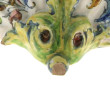 Bénitier en faïence polychrome à décor d