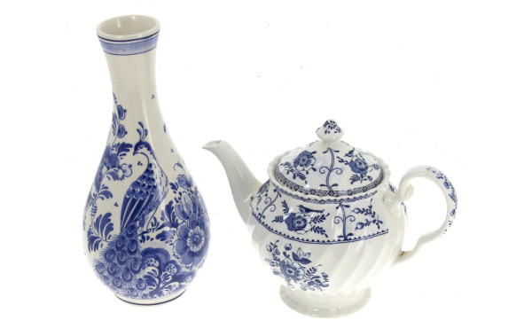 DELFT - Vase en faïence à décor en camaï