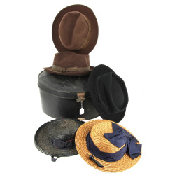 Deux chapeaux femme (accidents sur l'un)