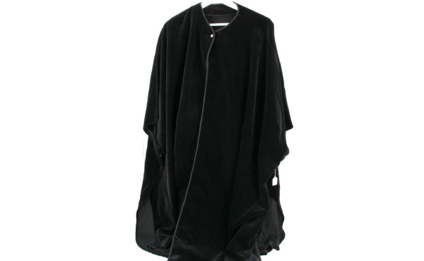 Cape en velours noir avec pressions