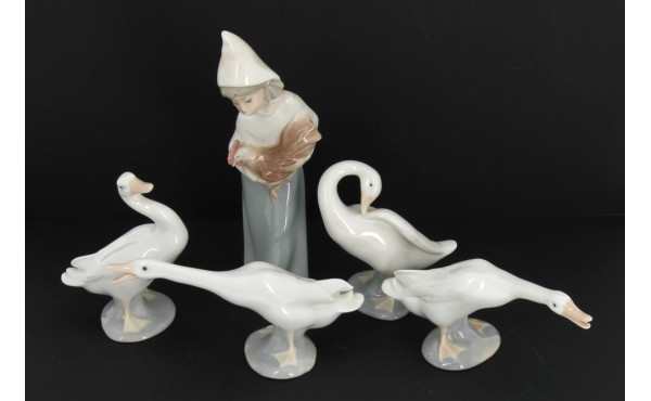 LLADRO - Jeune fille tenant une poule (t