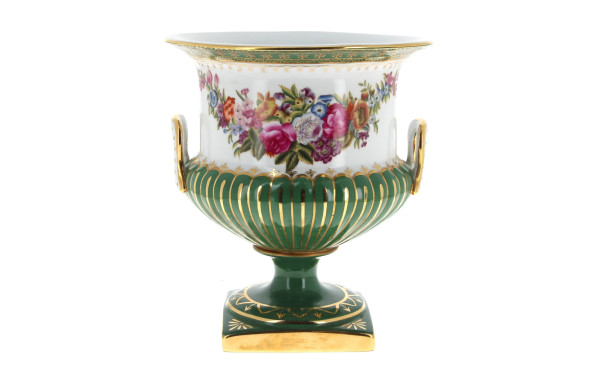 Vase forme Médicis en porcelaine blanche