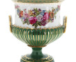 Vase forme Médicis en porcelaine blanche