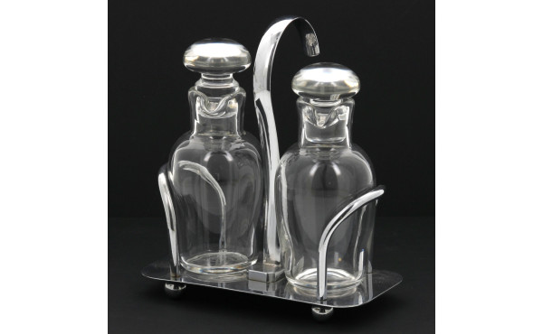 BACCARAT - Paire de burettes en cristal 