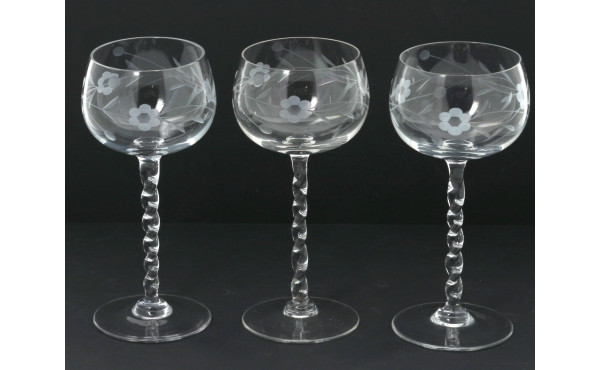 9 verres roemers en verre gravé de fleur